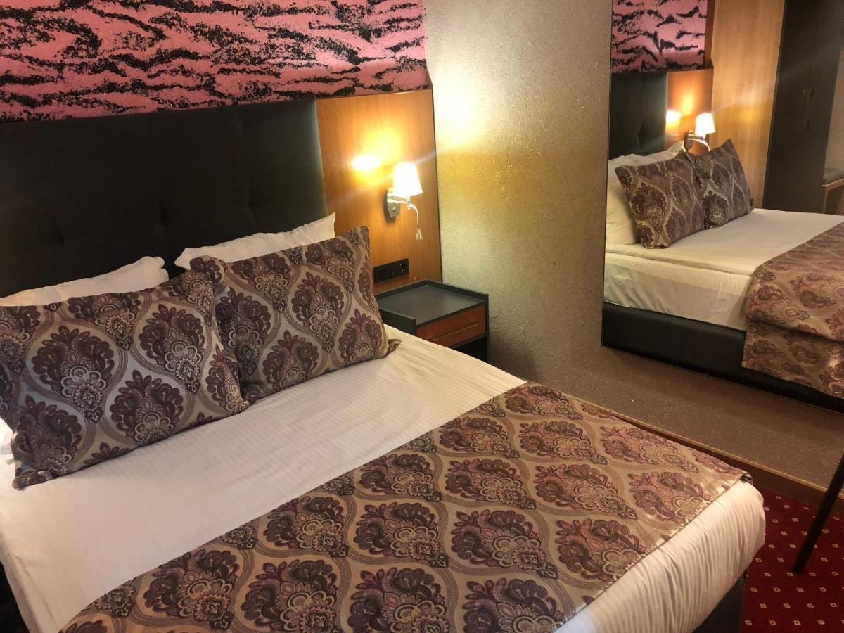 Euphoria Batumi Convention & Casino Hotel Exterior foto A room at the hotel