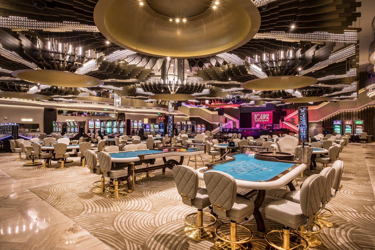 Euphoria Batumi Convention & Casino Hotel Exterior foto The casino floor at Resorts World