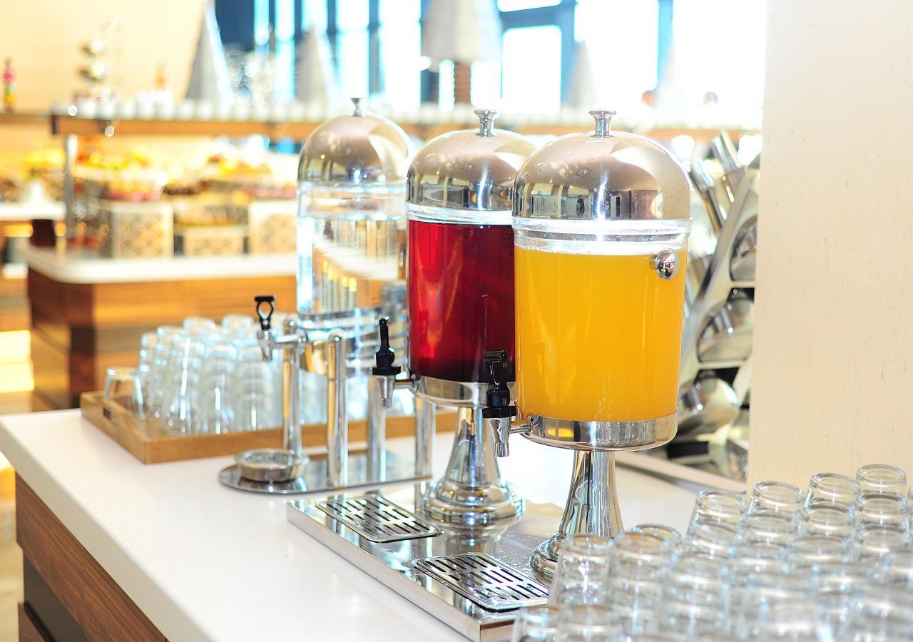 Euphoria Batumi Convention & Casino Hotel Exterior foto Juice dispensers