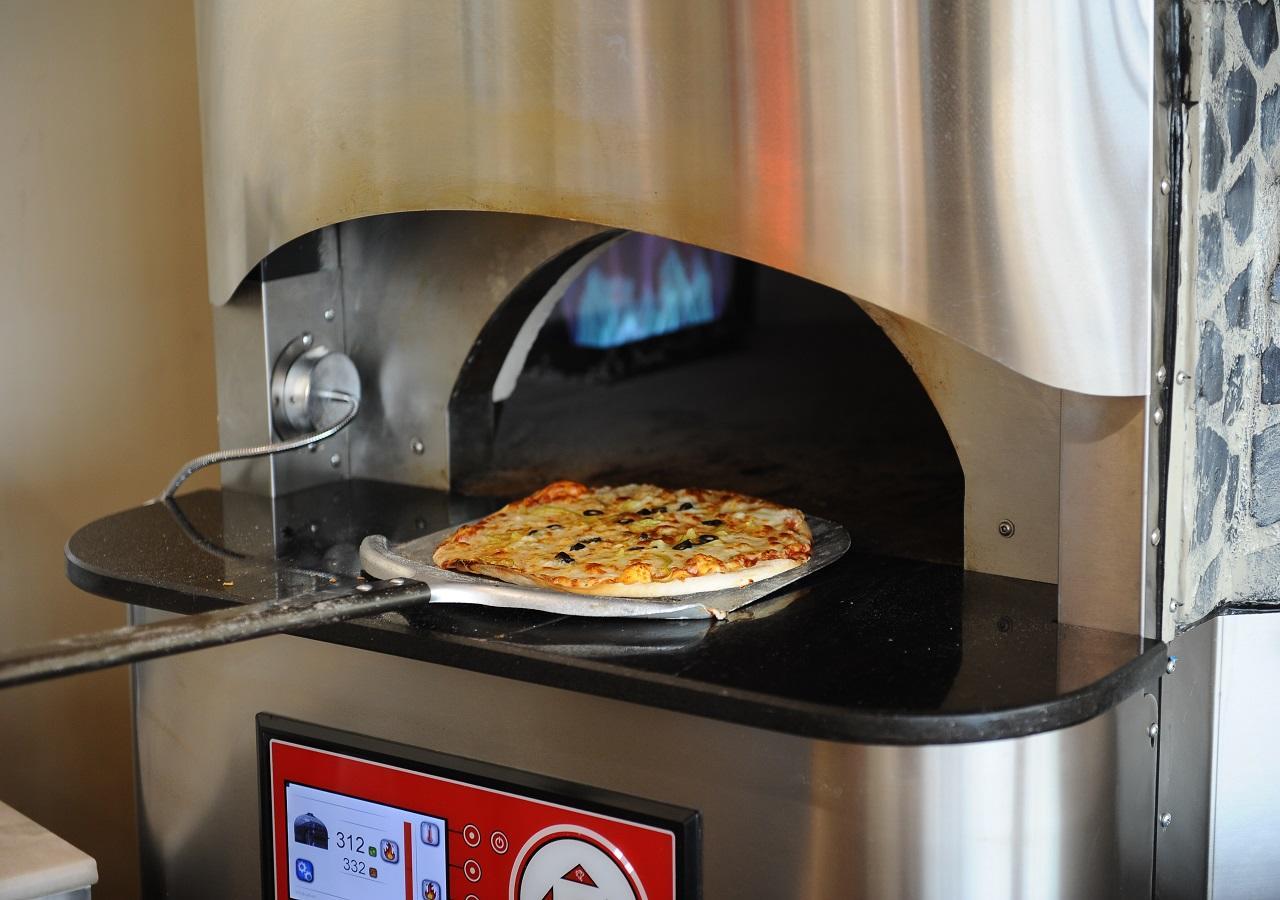 Euphoria Batumi Convention & Casino Hotel Exterior foto A pizza oven