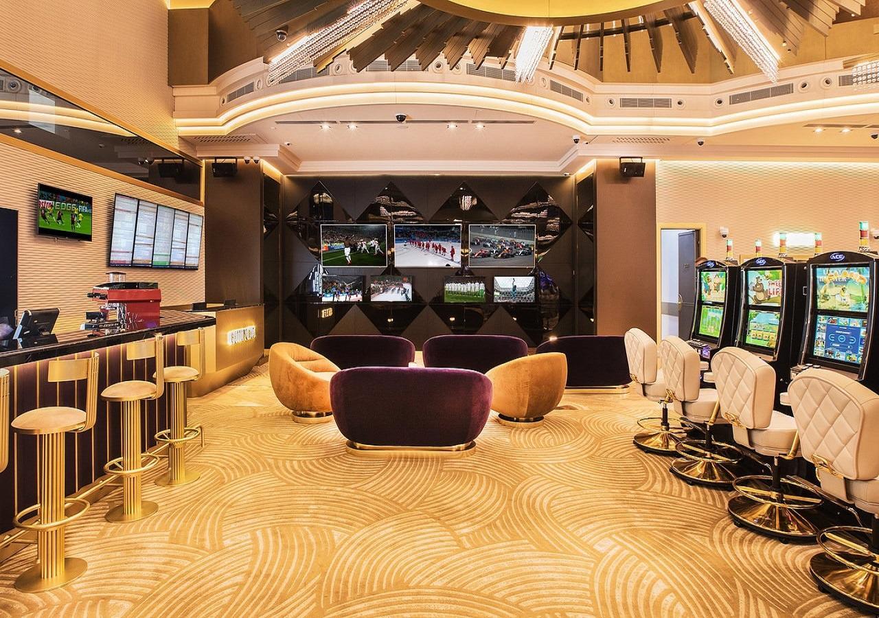 Euphoria Batumi Convention & Casino Hotel Exterior foto Sportsbet.io Lounge at the Hong Kong International Convention and Exhibition Centre