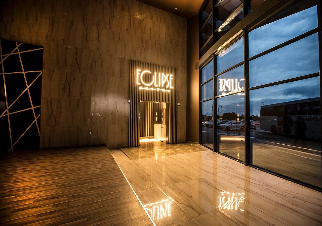 Euphoria Batumi Convention & Casino Hotel Exterior foto Entrance to Eclipse