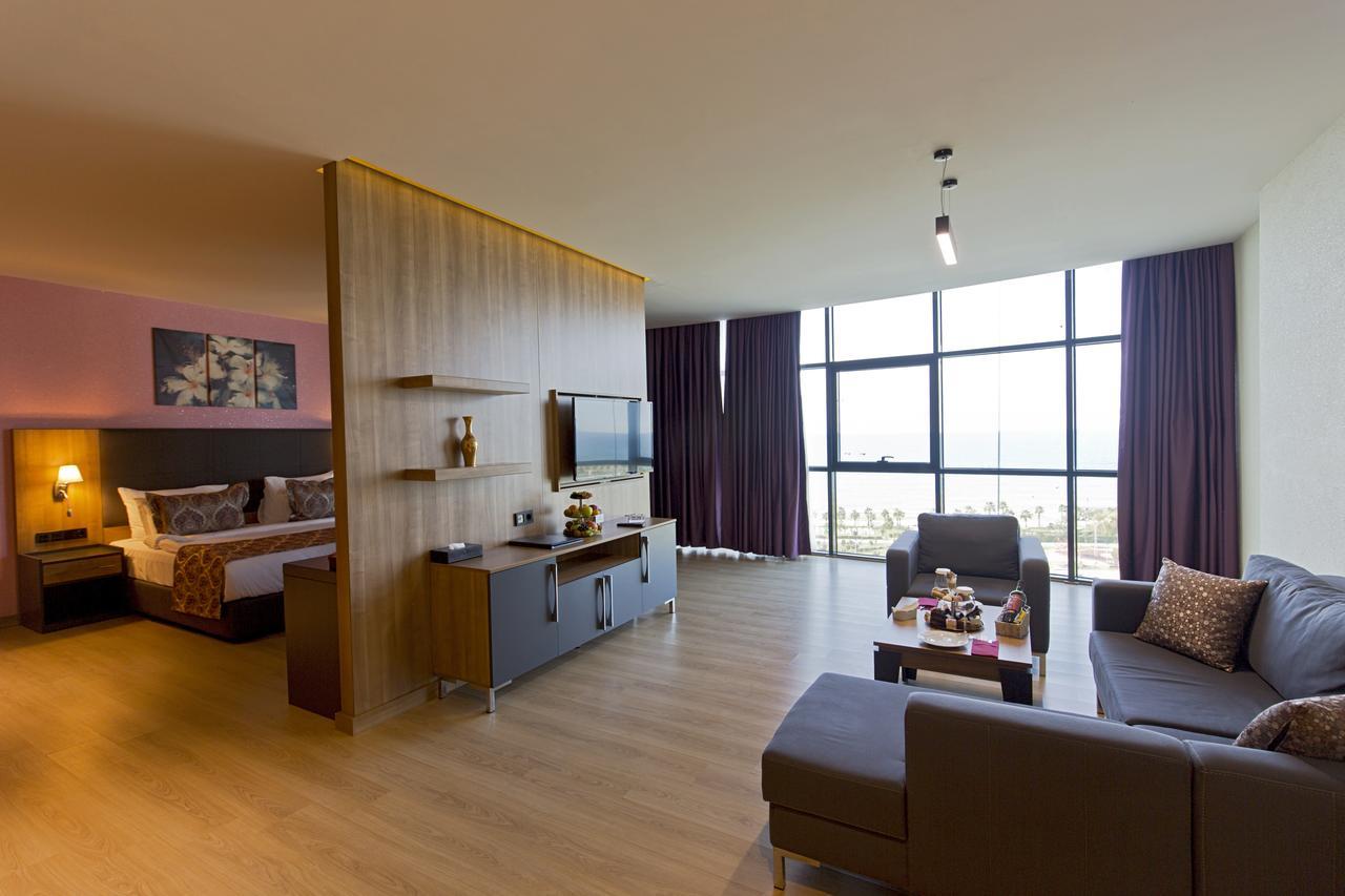Euphoria Batumi Convention & Casino Hotel Exterior foto Suite