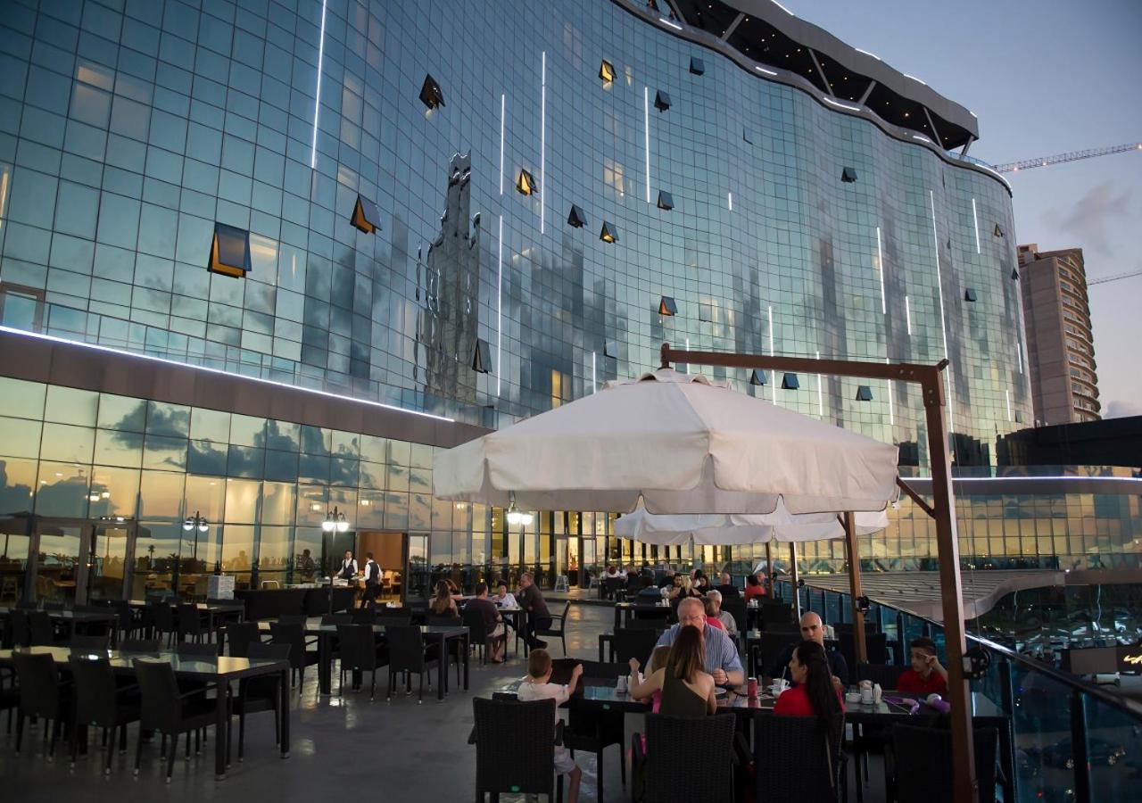 Euphoria Batumi Convention & Casino Hotel Exterior foto The exterior of the hotel